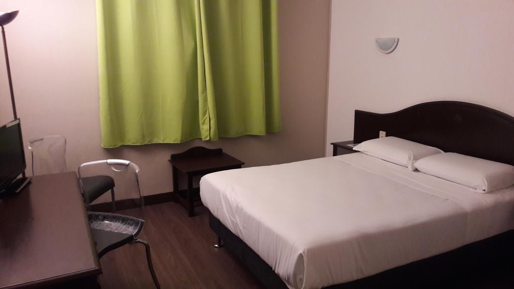 Le Neoulous Otel Le Boulou Dış mekan fotoğraf