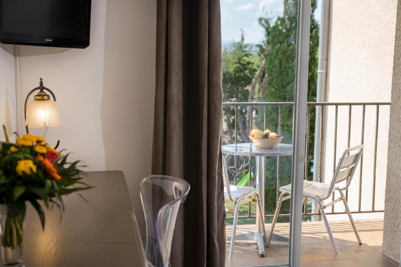Le Neoulous Otel Le Boulou Dış mekan fotoğraf